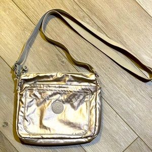 Kipling Crossbody (Metallic gold) Never used- mint condition crossbody